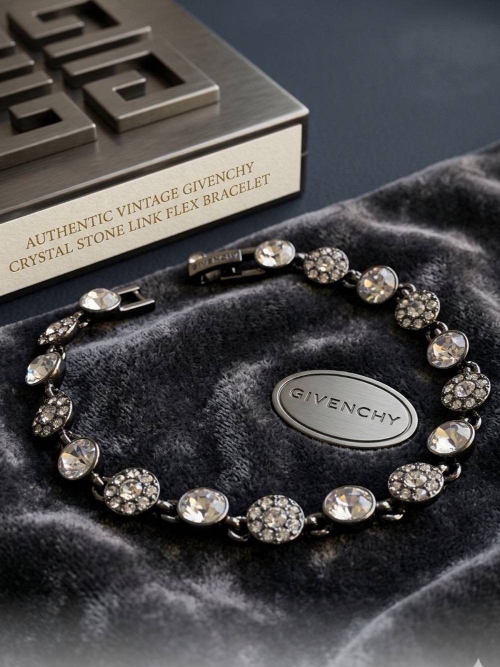 Authentic vintage Givenchy
Crystal Stone Link Flex
Bracelet